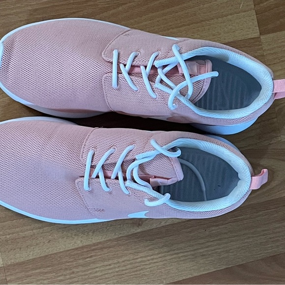 Nike Roshe EUC One Coral Stardust/
White sneakers 💕 - Picture 10 of 10